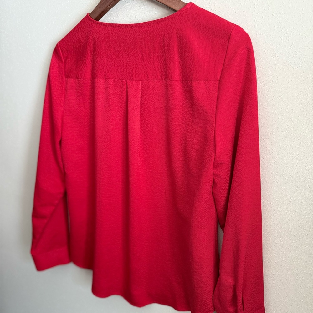 Chico’s Vibrant Red Textured Blouse Split V Neck Long Sleeve Top Size Small - Picture 6 of 8